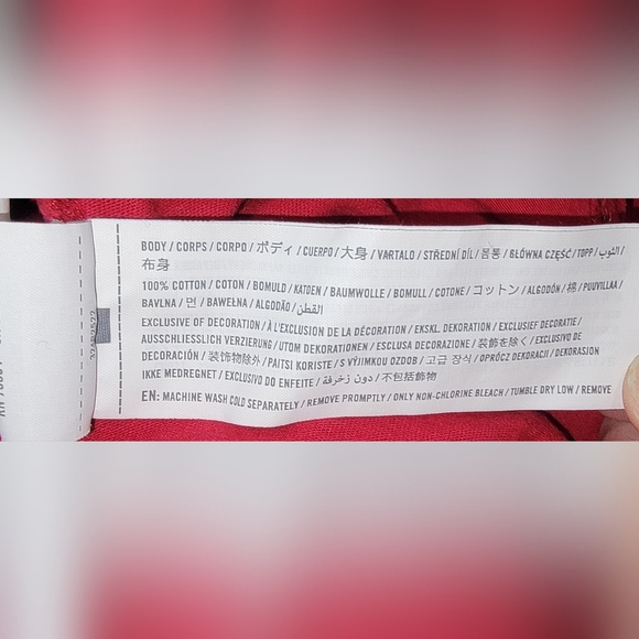 Hollister Must-Have Red Tee - Picture 7 of 7